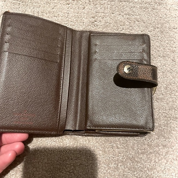Louie Vuitton French Wallet - Picture 4 of 8